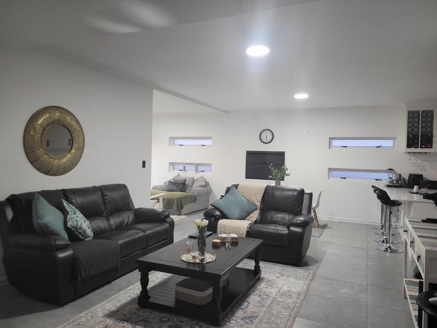 To Let 3 Bedroom Property for Rent in Aston Bay Eastern Cape